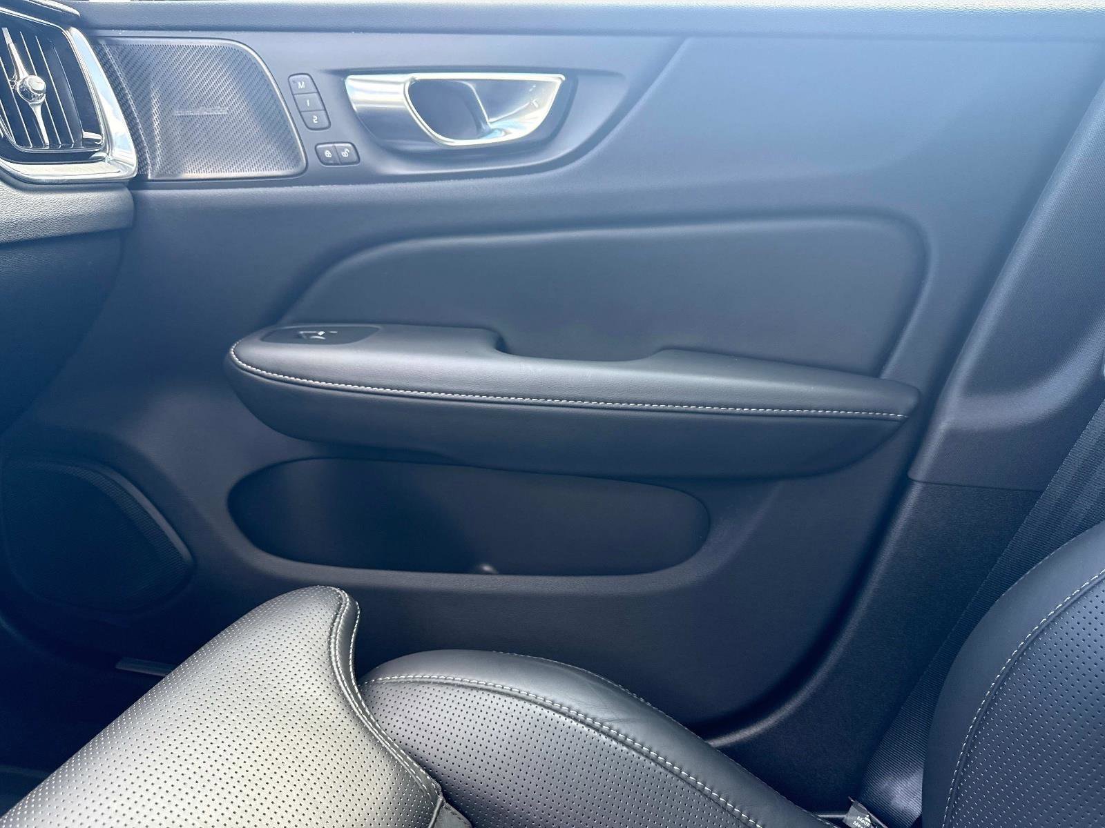 Used 2025 Volvo V60 B5 Cross Country Ultra w/ Climate Package image 22