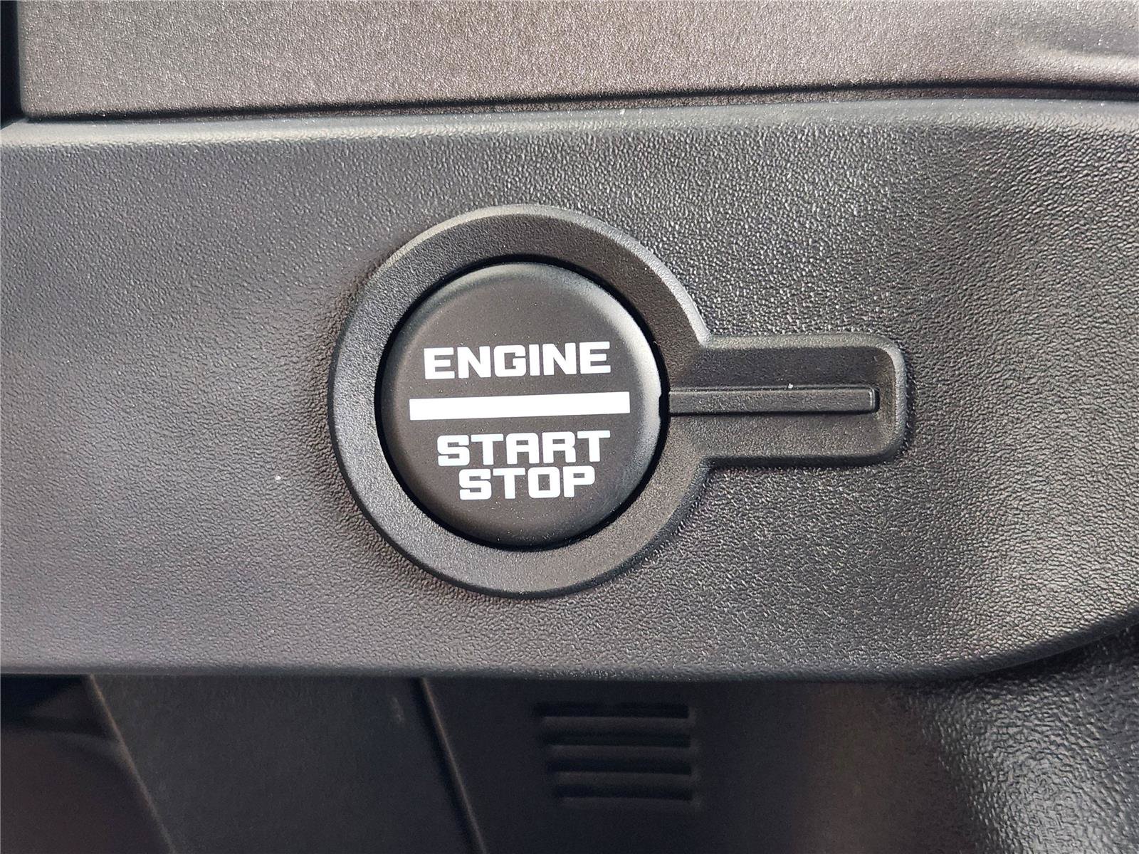 New 2025 Ford Bronco 4-Door AWD/4WD image 16