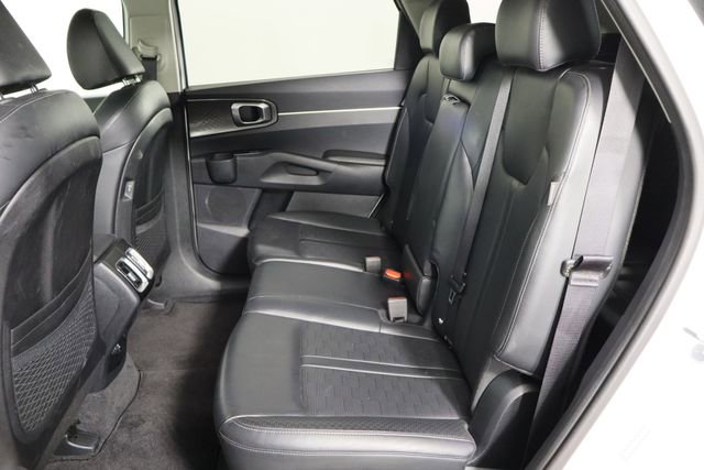 Used 2024 Kia Sorento S image 17
