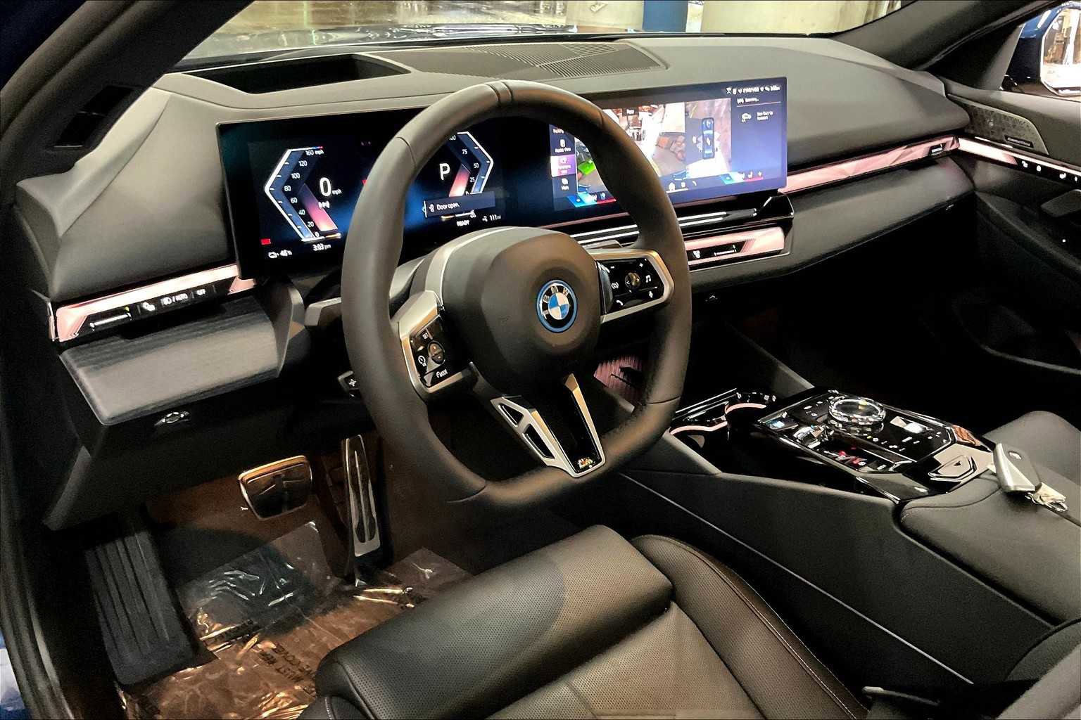 Used 2025 BMW i5 xDrive40 w/ Executive Package image 17