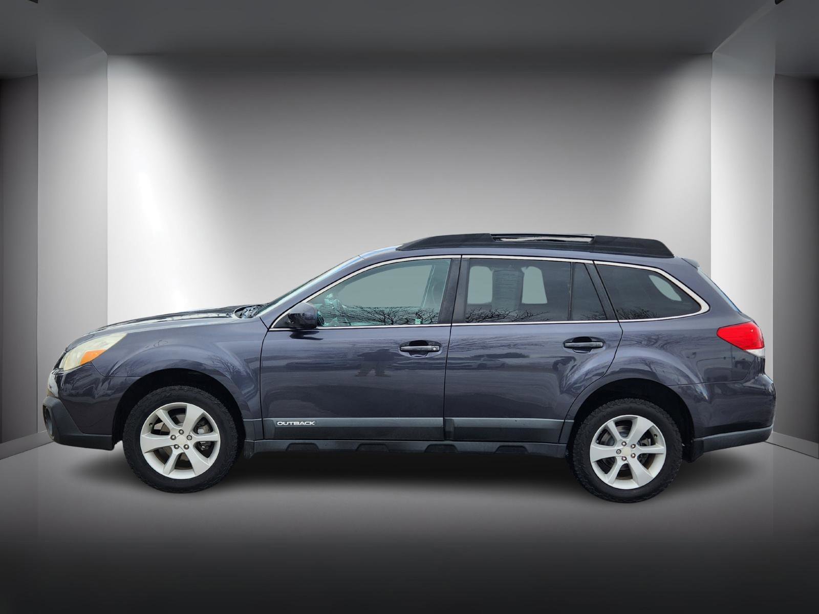Used 2013 Subaru Outback 2.5i Premium w/ Popular Pkg 1B image 2