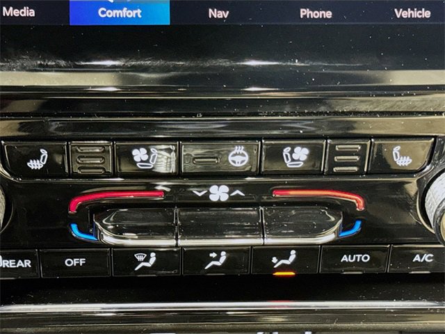 Used 2023 Jeep Grand Cherokee Limited w/ Luxury Tech Group II image 19