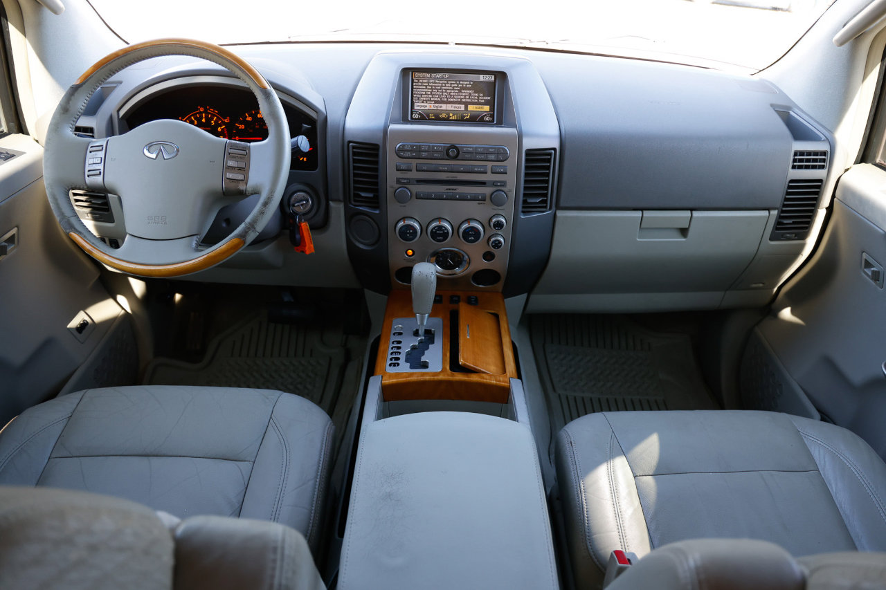 Used 2004 INFINITI QX56 2WD w/ Smart Vision Pkg image 2