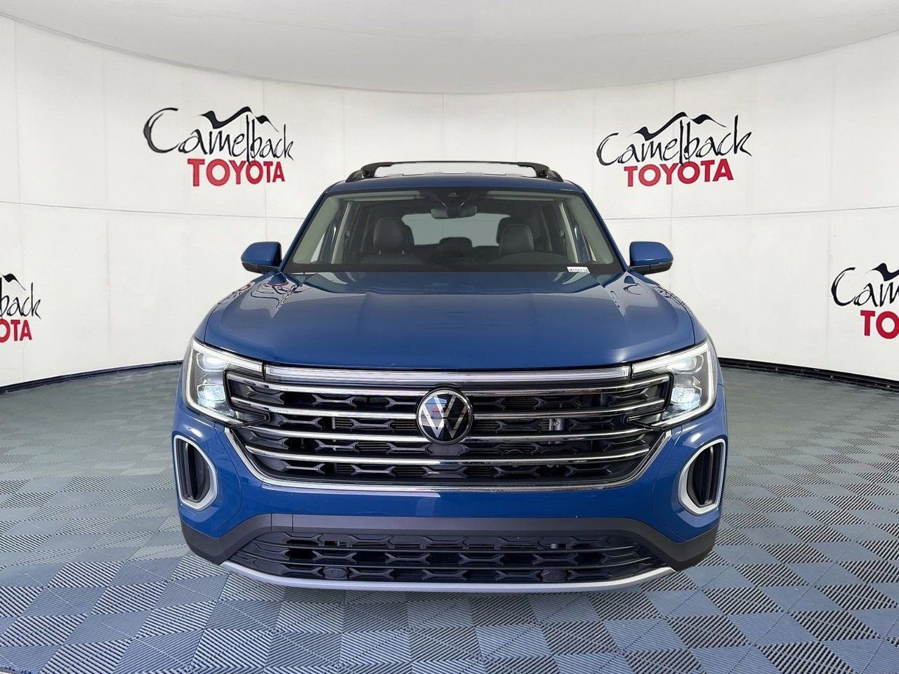 Used 2025 Volkswagen Atlas SE AWD/4WD image 3