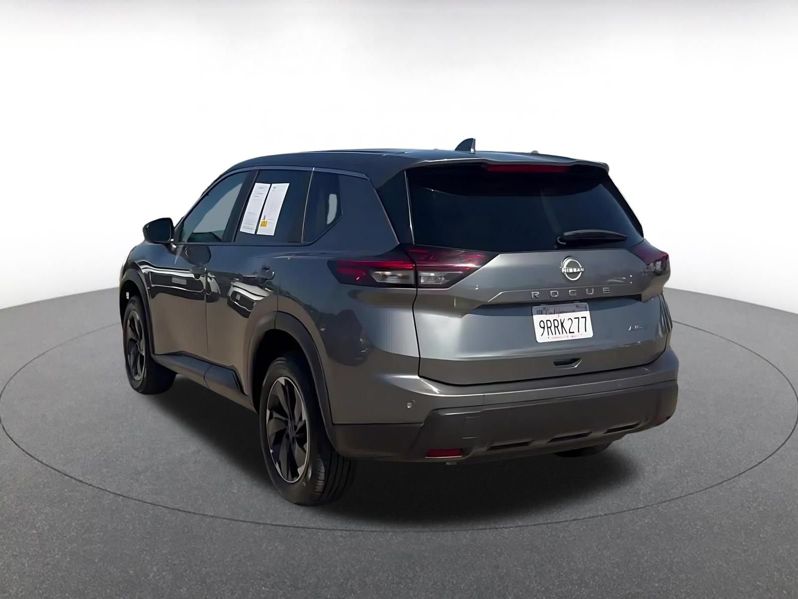 Used 2025 Nissan Rogue SV AWD/4WD image 11