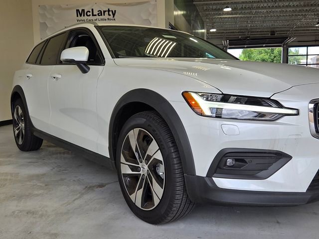 Certified 2026 Volvo V60 B5 Cross Country Plus w/ Protection Package Premier AWD/4WD image 31