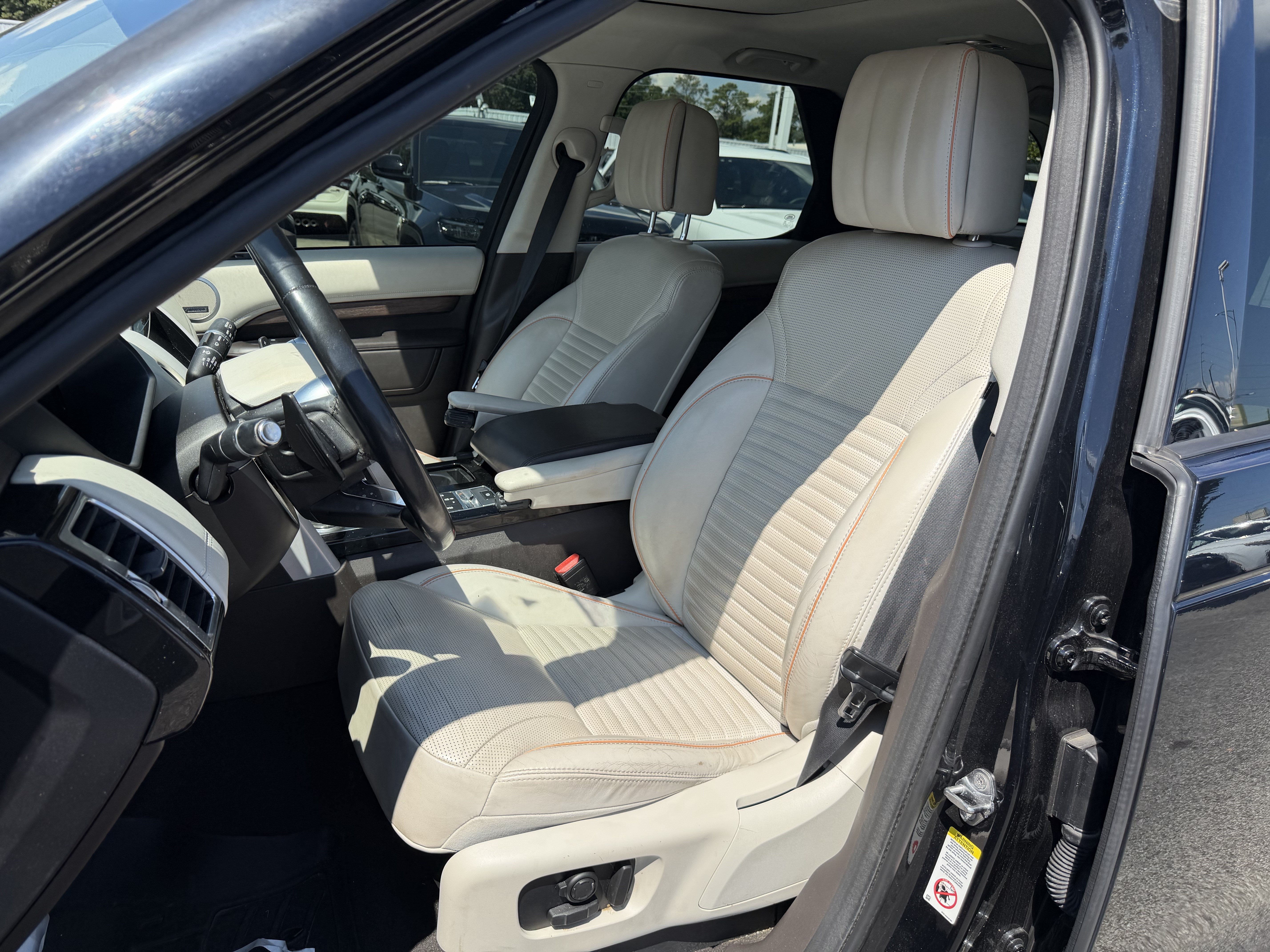 Used 2020 Land Rover Discovery HSE Luxury AWD/4WD image 12