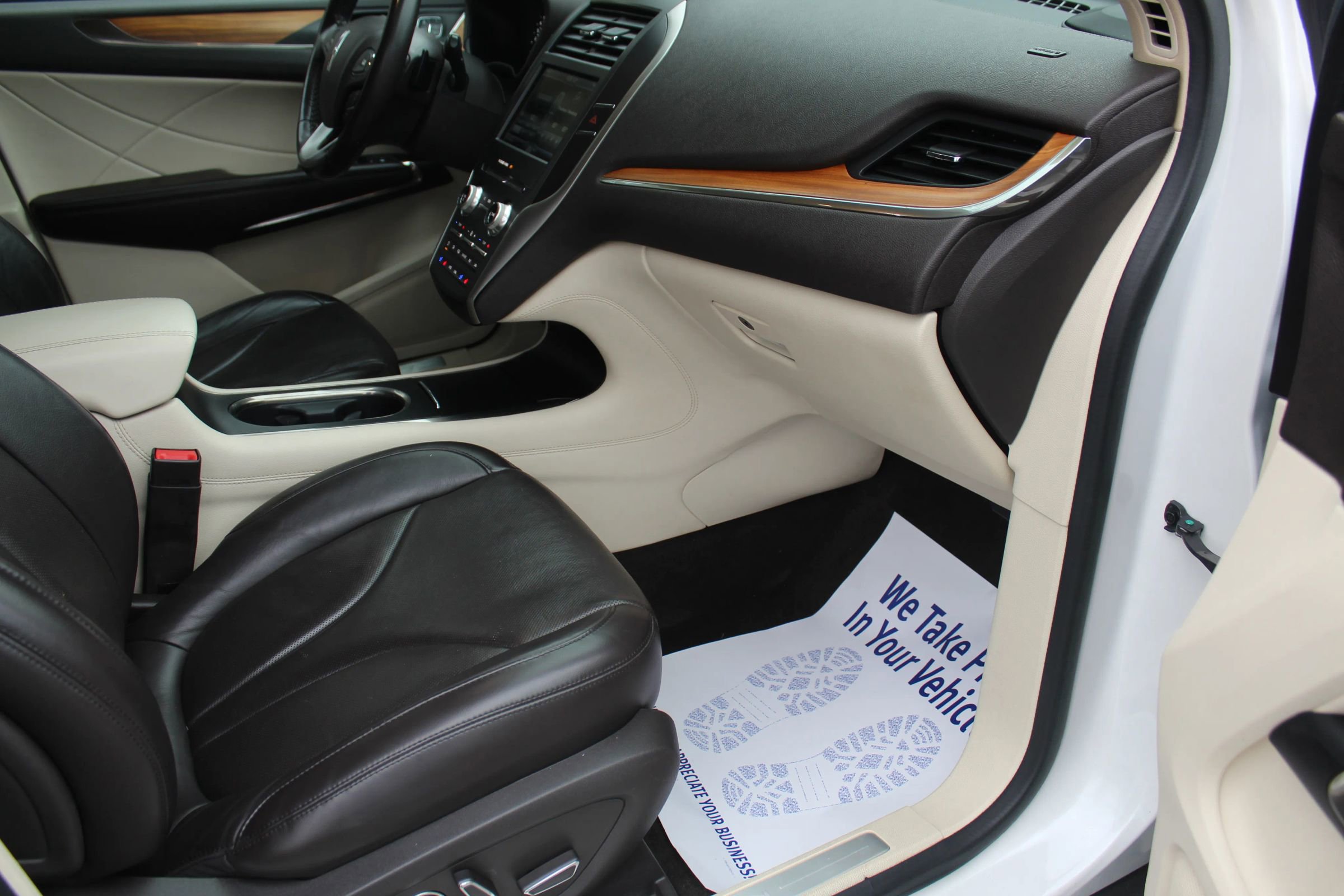 Used 2015 Lincoln MKC Sport Utility 4D w/ Equipment Group 102A Reserve image 17