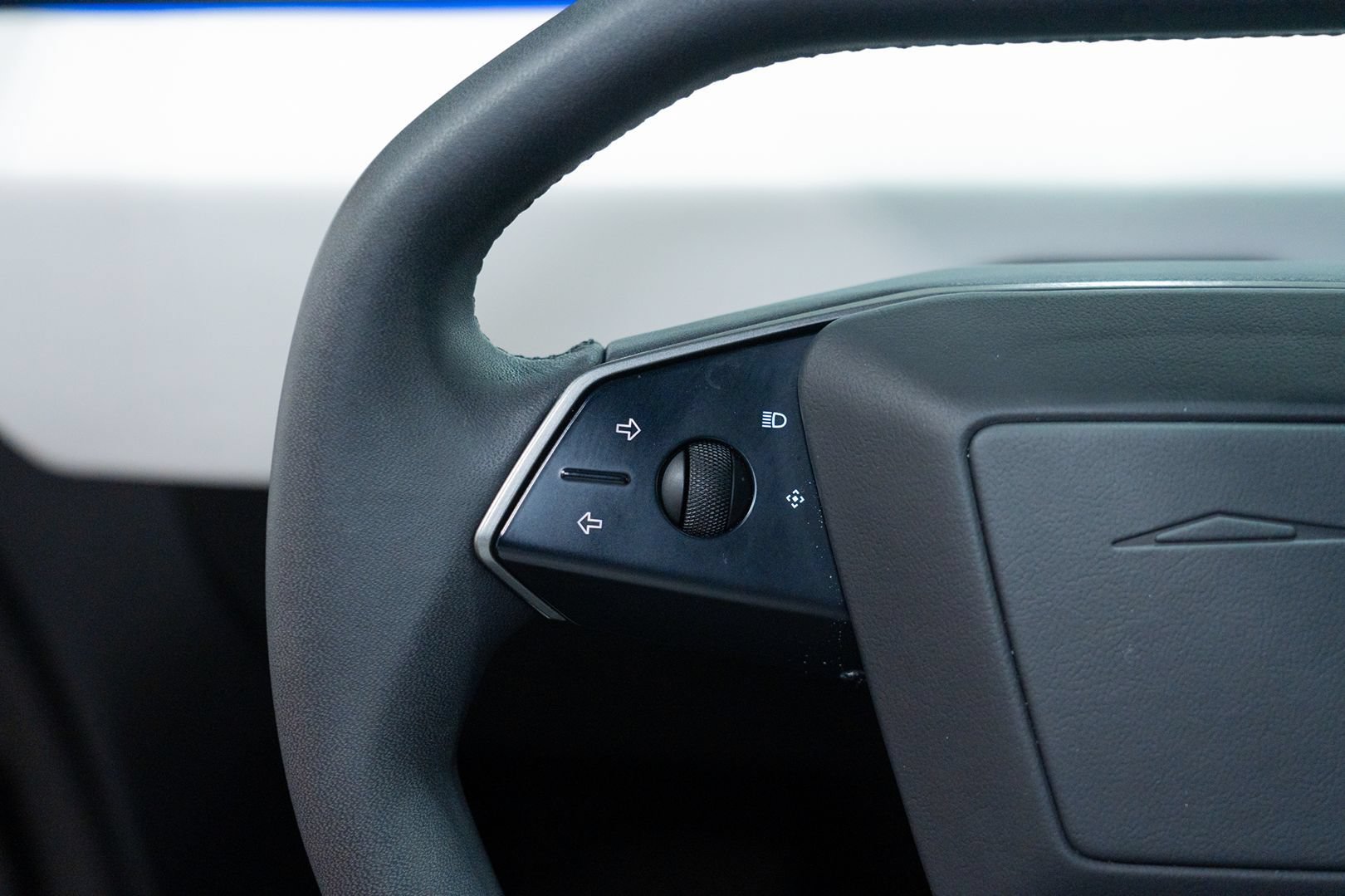 Used 2024 Tesla Cybertruck AWD Crew Cab image 38