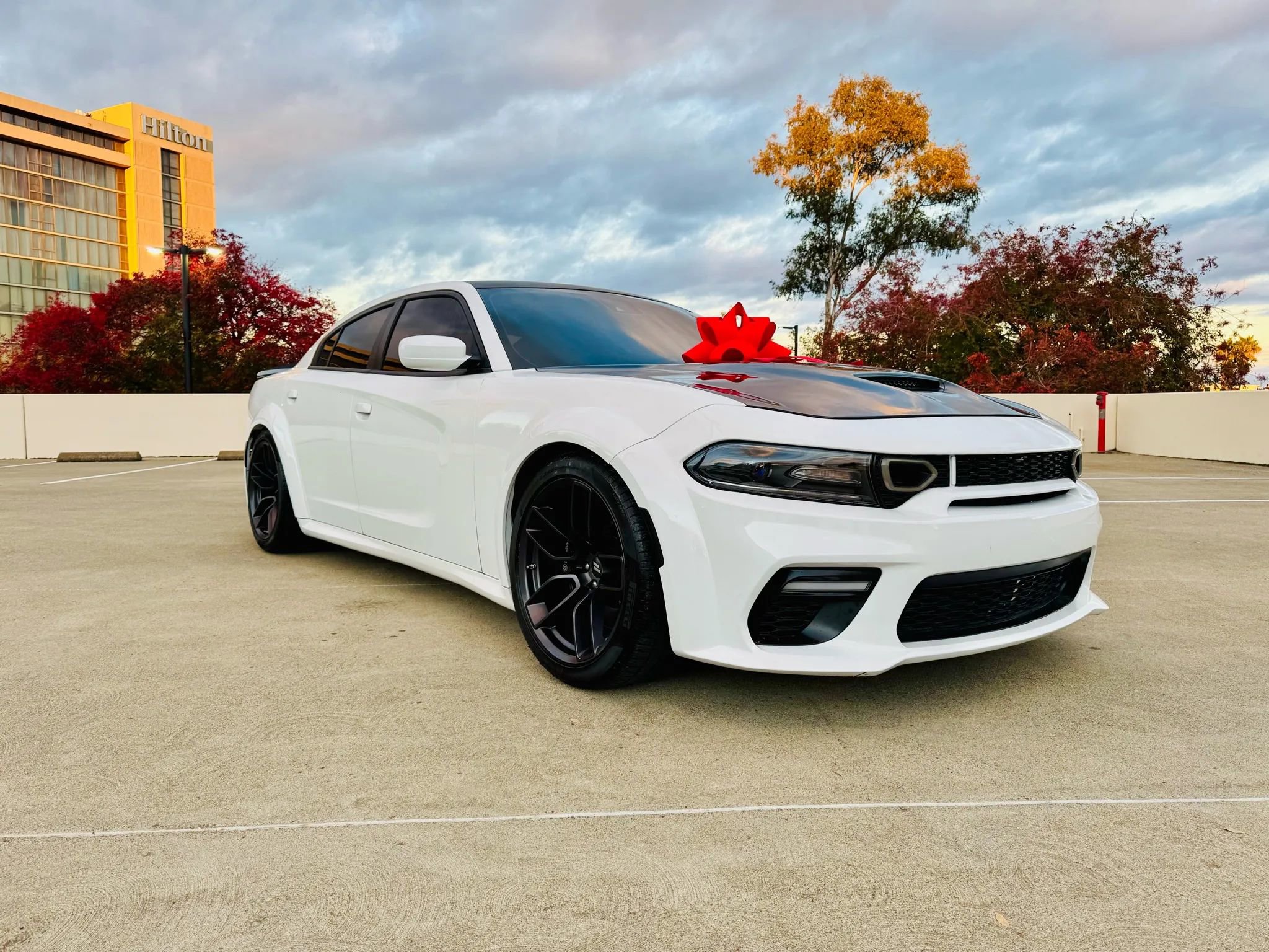 Used 2017 Dodge Charger R/T RWD image 2