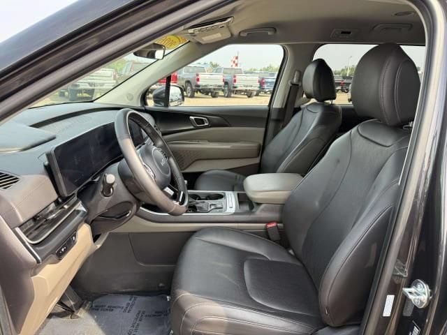 Used 2026 Kia Carnival FWD image 10