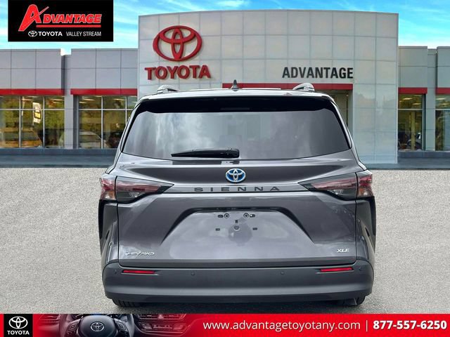 Used 2025 Toyota Sienna XLE w/ XLE Plus Package AWD/4WD image 8