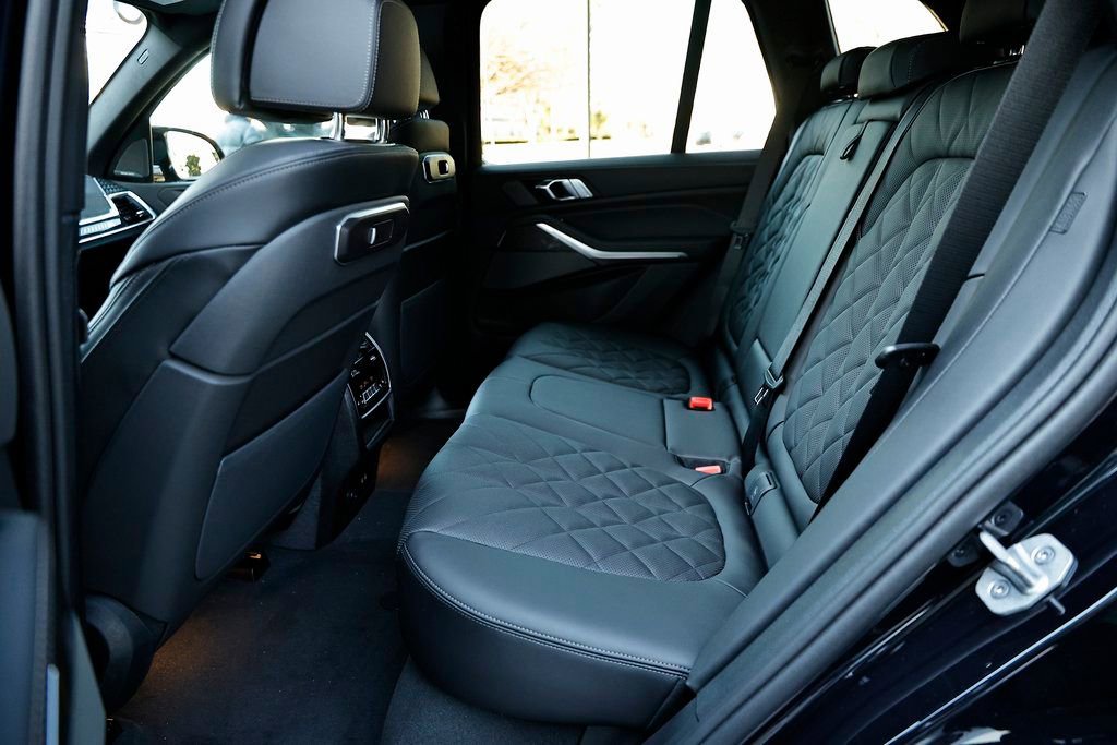 New 2026 BMW X5 M60i w/ Climate Comfort Package image 26