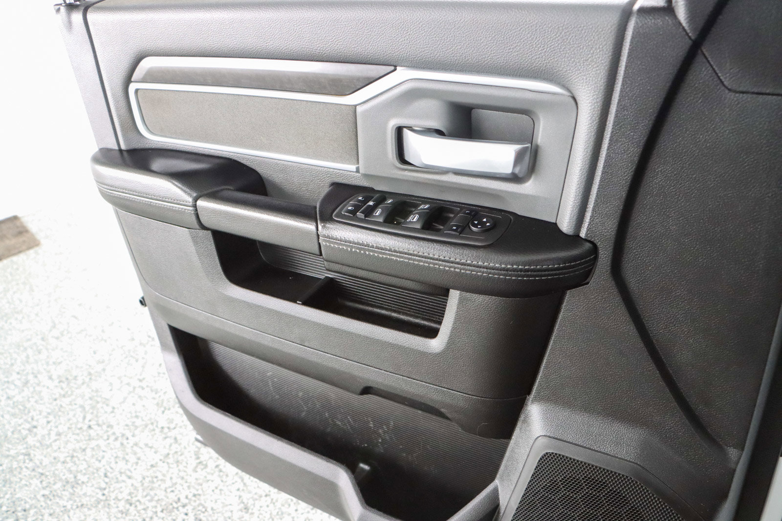 Used 2022 RAM 2500 Big Horn w/ Cold Weather Group image 22