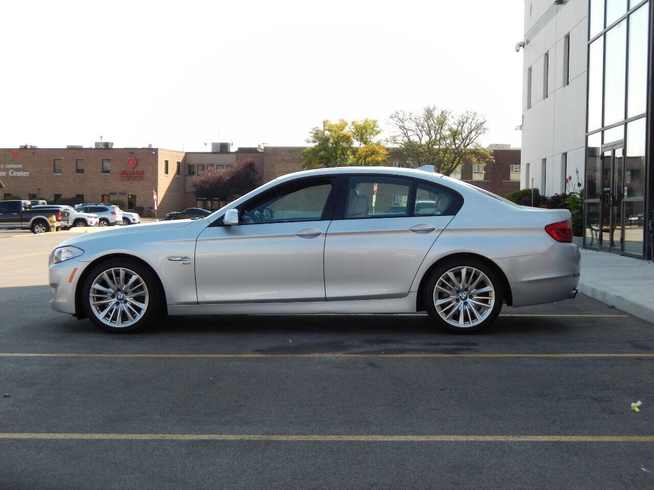 Used 2012 BMW 550i xDrive Sedan image 11
