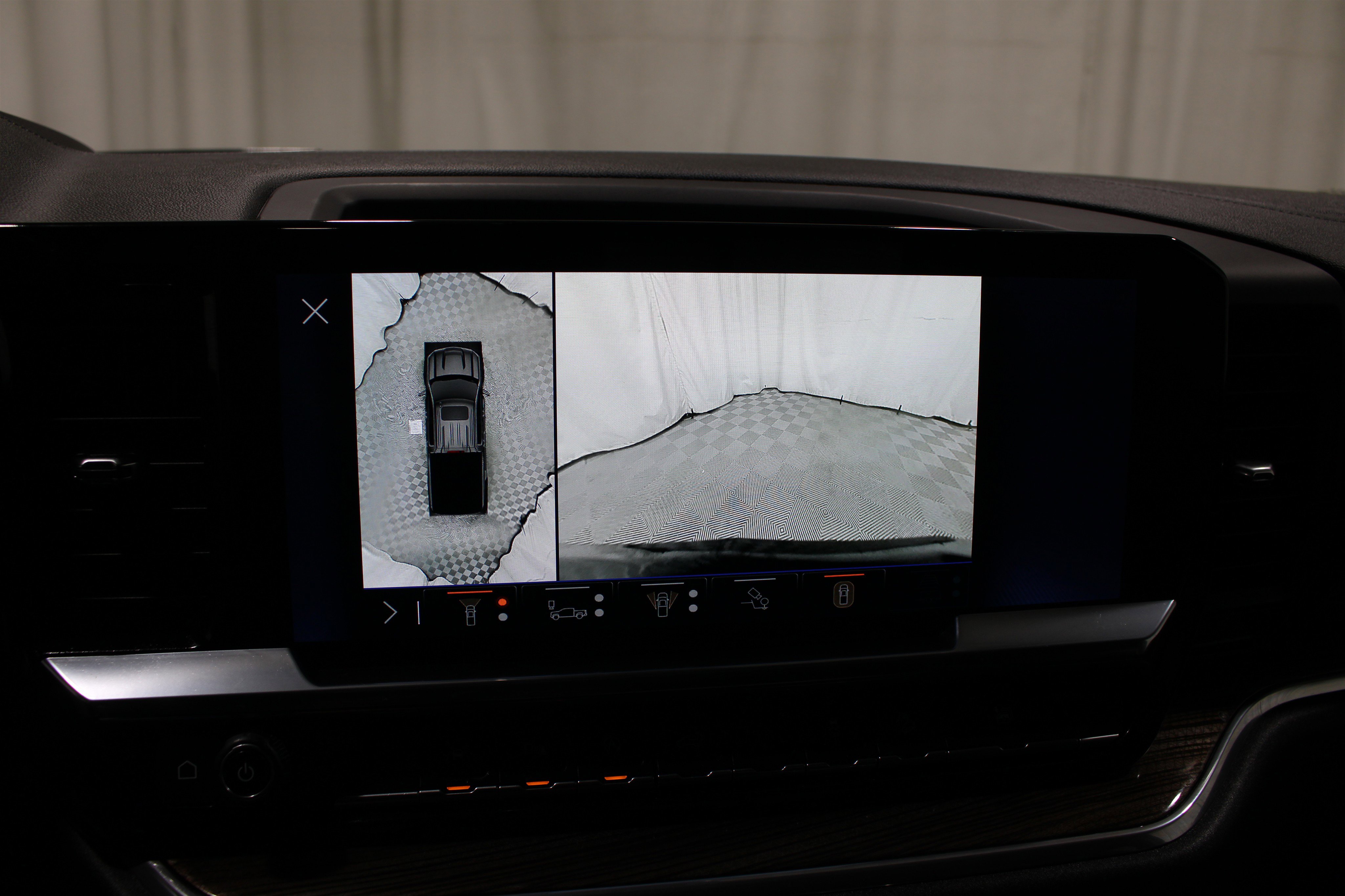 Used 2024 Chevrolet Silverado 1500 LT Trail Boss w/ LT Trail Boss Premium Package AWD/4WD image 15