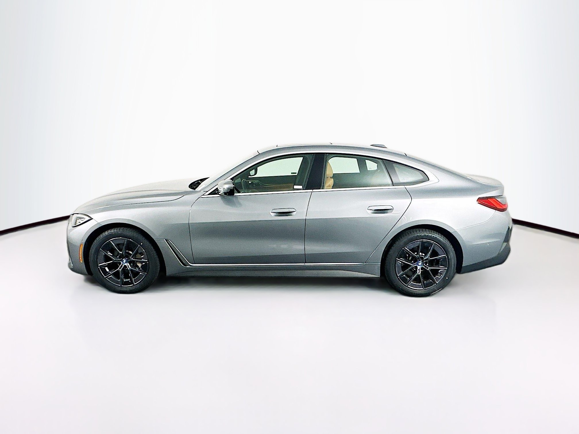 Used 2023 BMW i4 eDrive35 RWD image 4