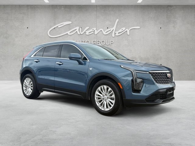 Certified 2024 Cadillac XT4 Luxury w/ Cold Weather Package image 2