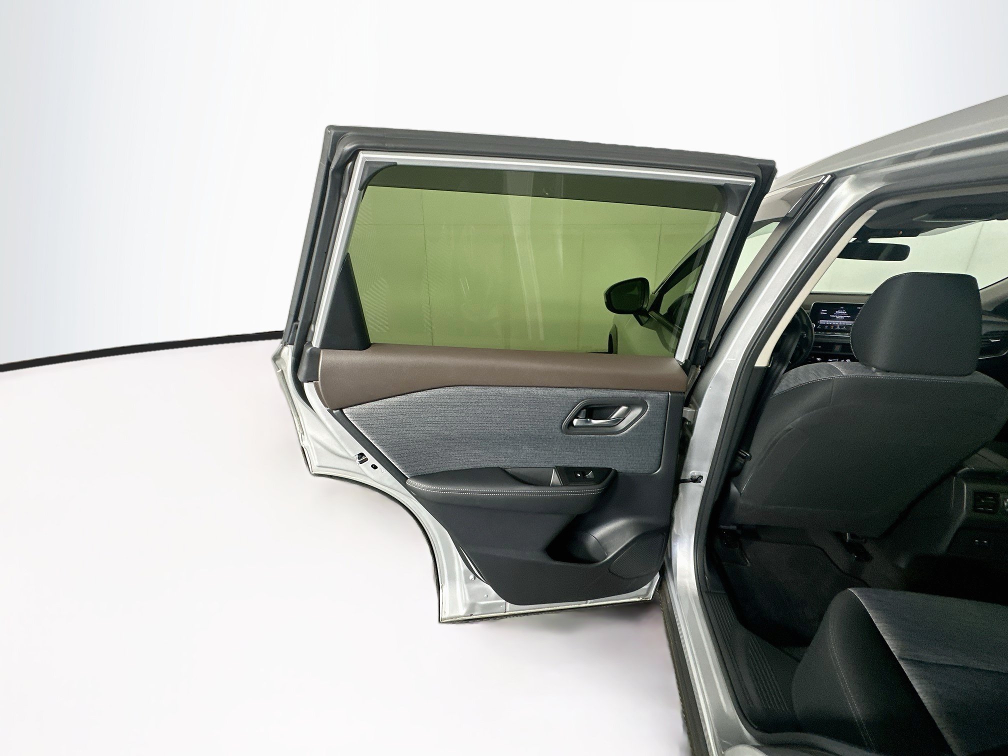 Used 2023 Nissan Rogue SV AWD/4WD image 25