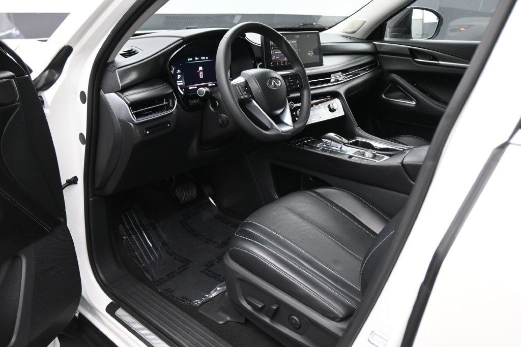 Used 2023 INFINITI QX60 Luxe w/ Performance Audio Package FWD image 2