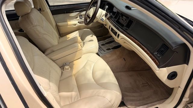 Used 1995 Lincoln Town Car Cartier RWD image 7