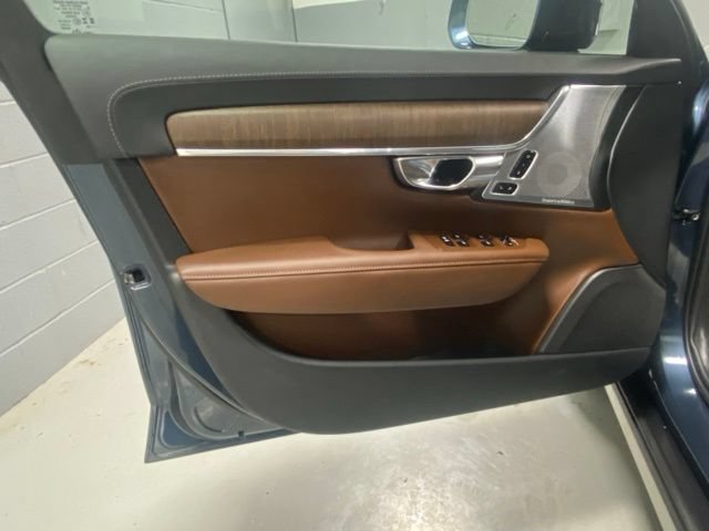 Used 2025 Volvo V90 B6 Cross Country Ultra AWD/4WD image 7