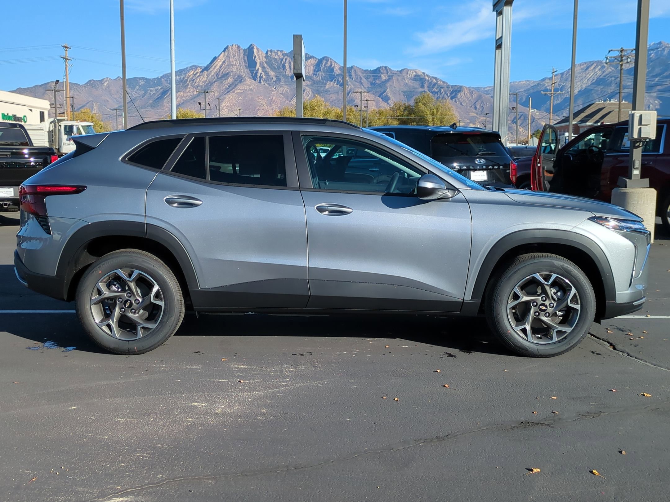 New 2026 Chevrolet Trax LT w/ Driver Confidence Package FWD image 6