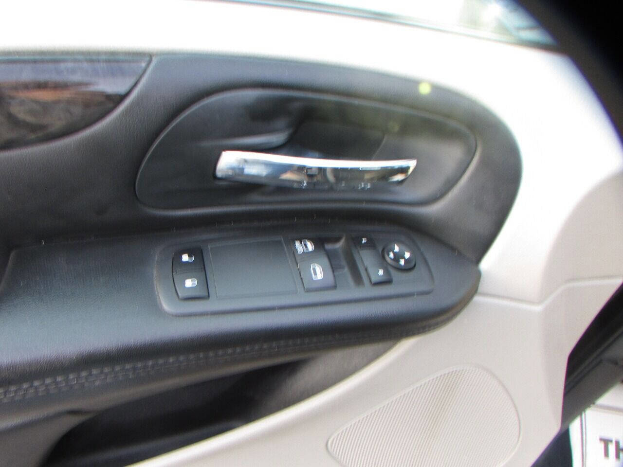 Used 2013 Dodge Grand Caravan American Value Package image 31