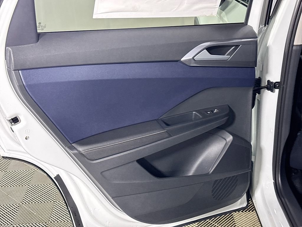 New 2025 Volkswagen Taos SEL image 20