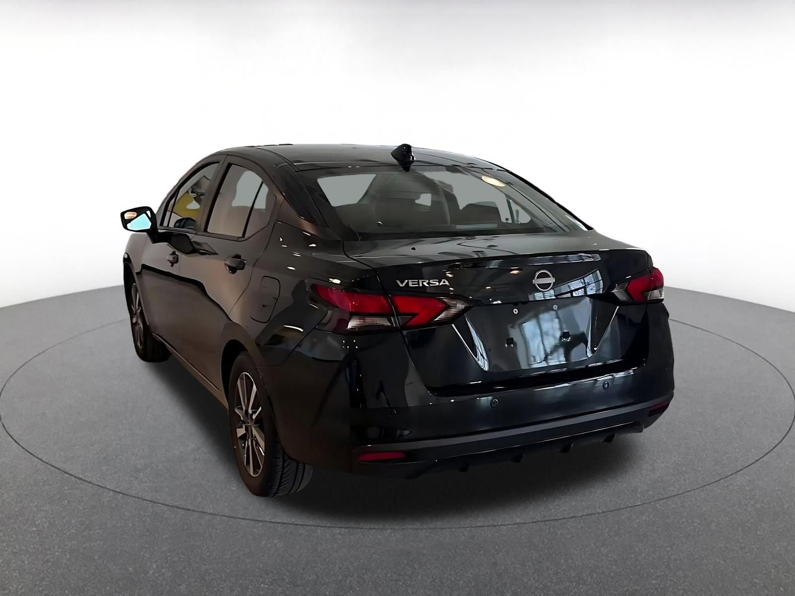 Used 2025 Nissan Versa SV image 11