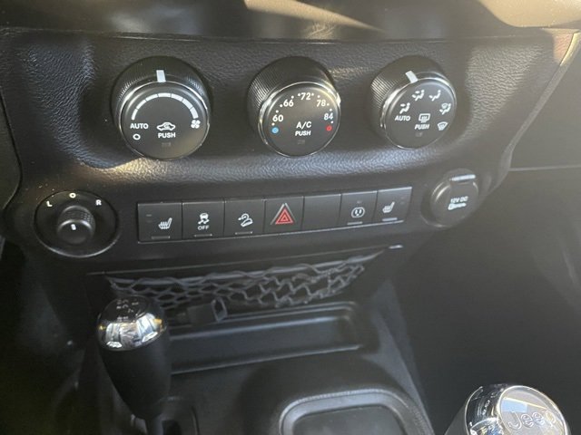 Used 2015 Jeep Wrangler Unlimited Sahara image 20