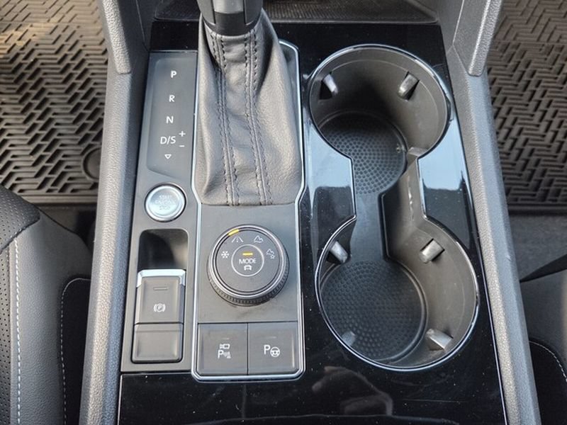 Used 2020 Volkswagen Atlas Cross Sport SEL Premium AWD/4WD image 19