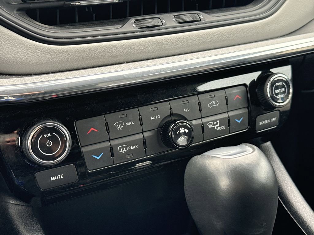 Used 2022 Jeep Compass Limited image 16