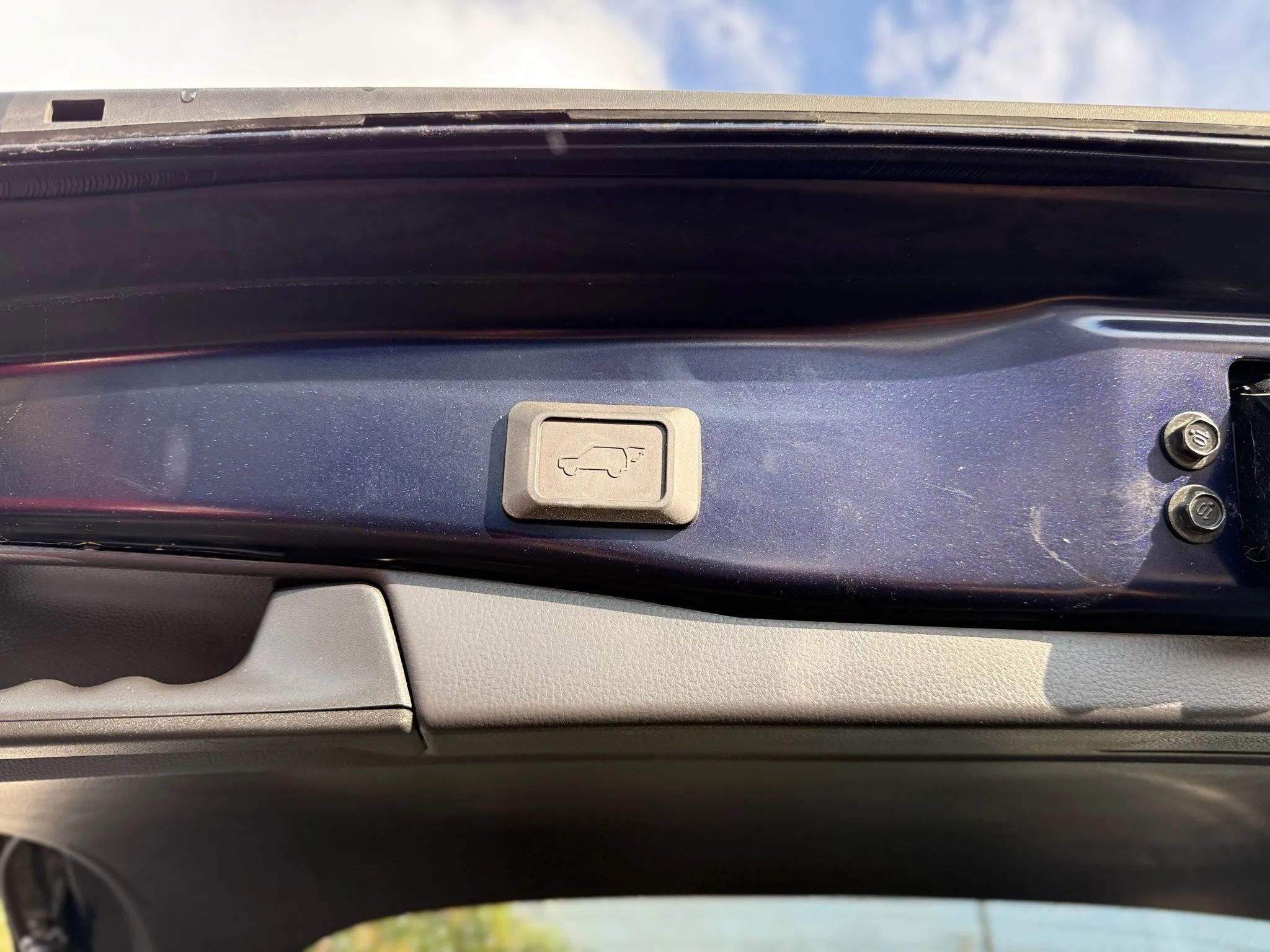 Used 2021 Toyota RAV4 XLE image 25