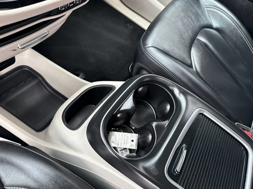 Used 2024 Chrysler Pacifica Limited FWD image 24