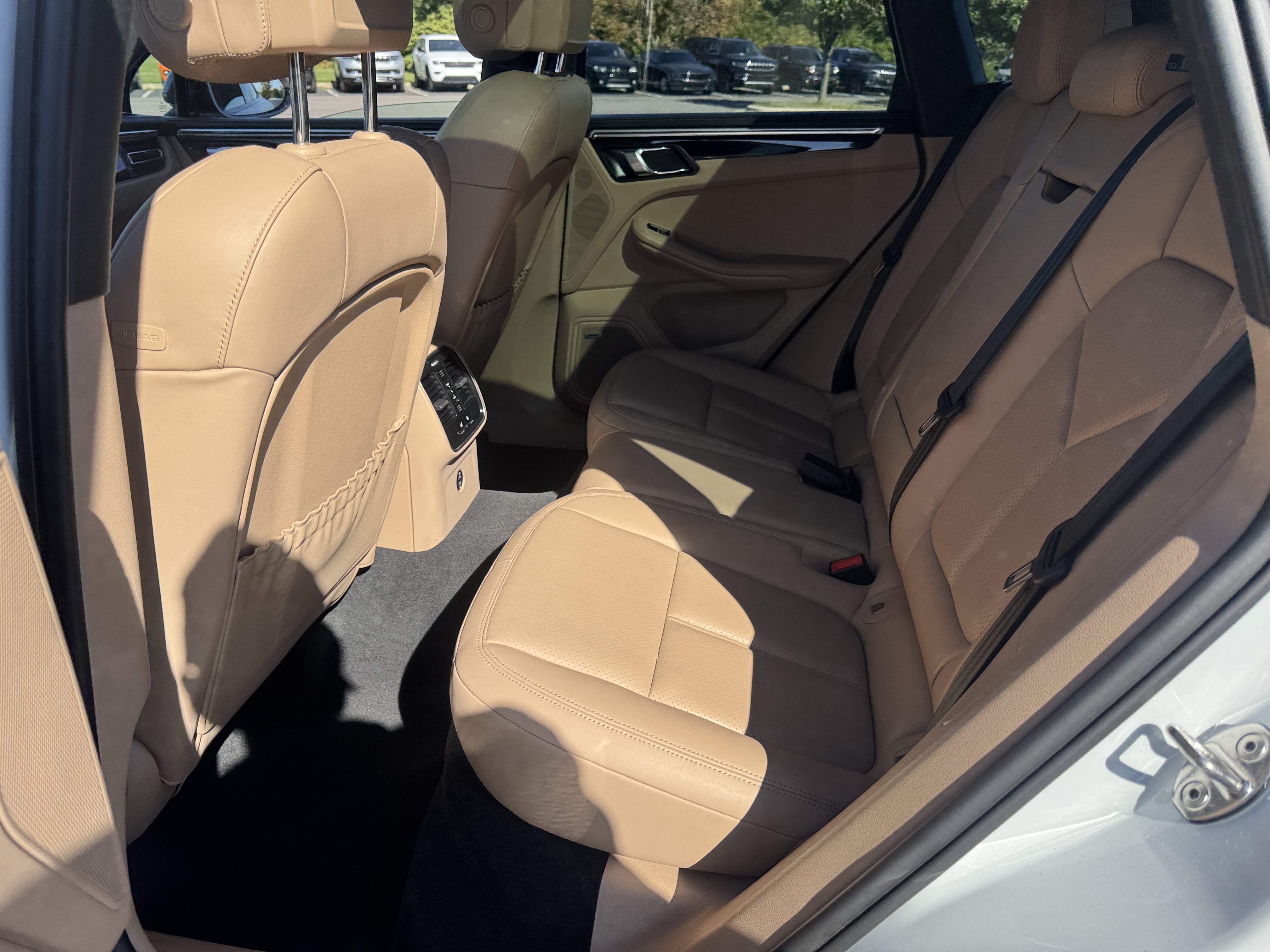 Used 2024 Porsche Macan AWD/4WD image 13