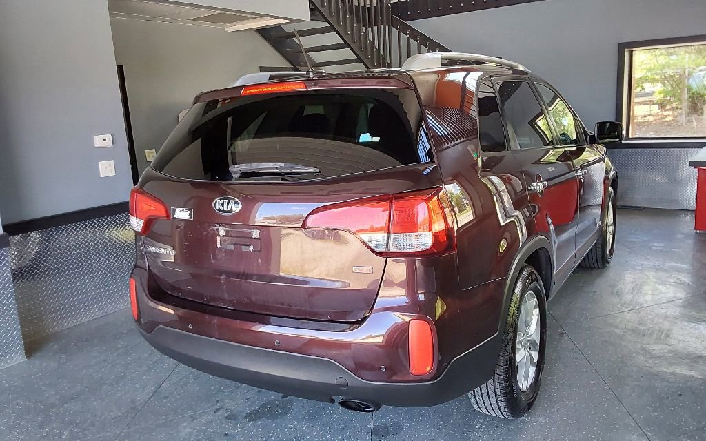 Used 2015 Kia Sorento LX image 9