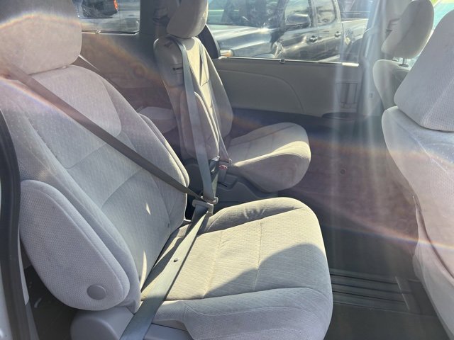 Used 2020 Toyota Sienna LE image 7