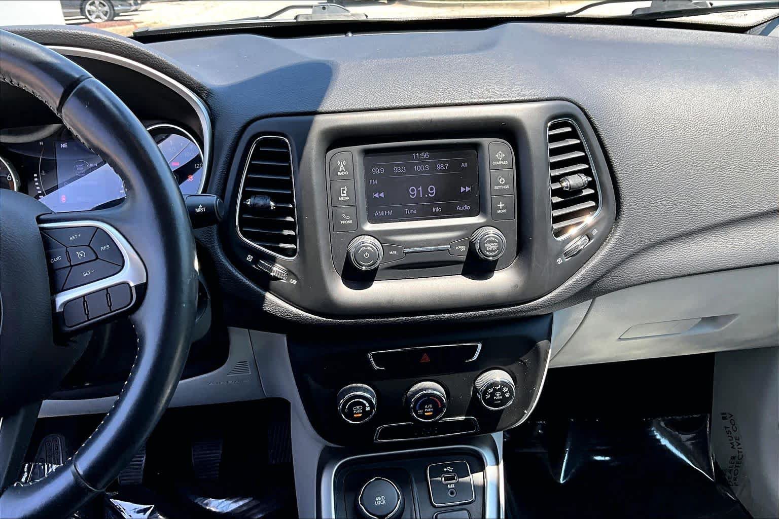Used 2018 Jeep Compass Latitude AWD/4WD image 34