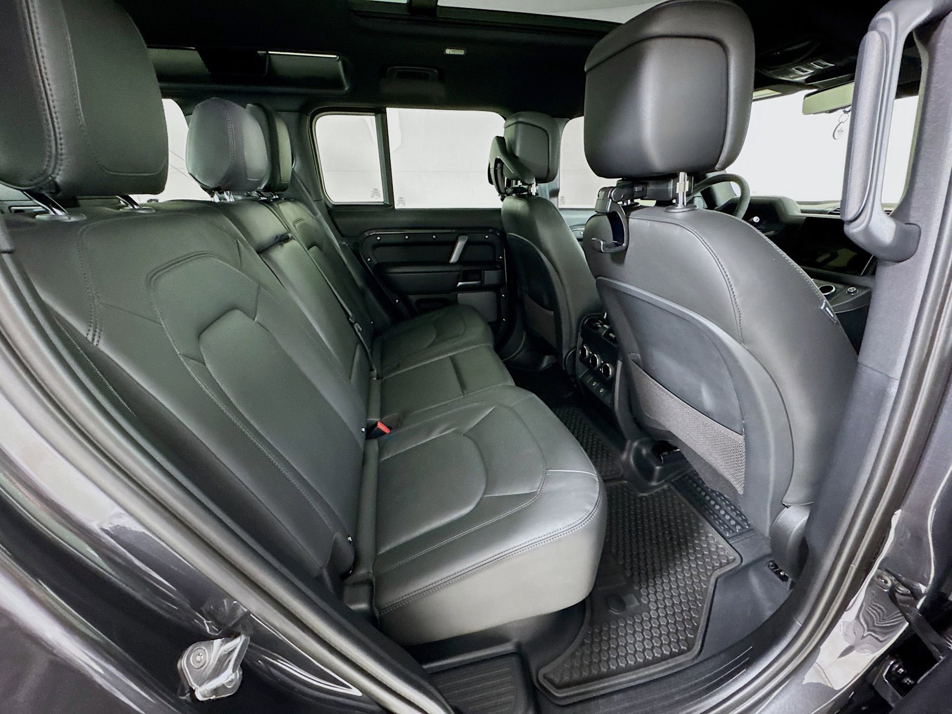 Used 2024 Land Rover Defender 110 Carpathian Edition image 29