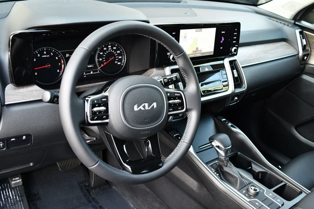 Used 2022 Kia Sorento S w/ Panoramic Sunroof Package AWD/4WD image 44