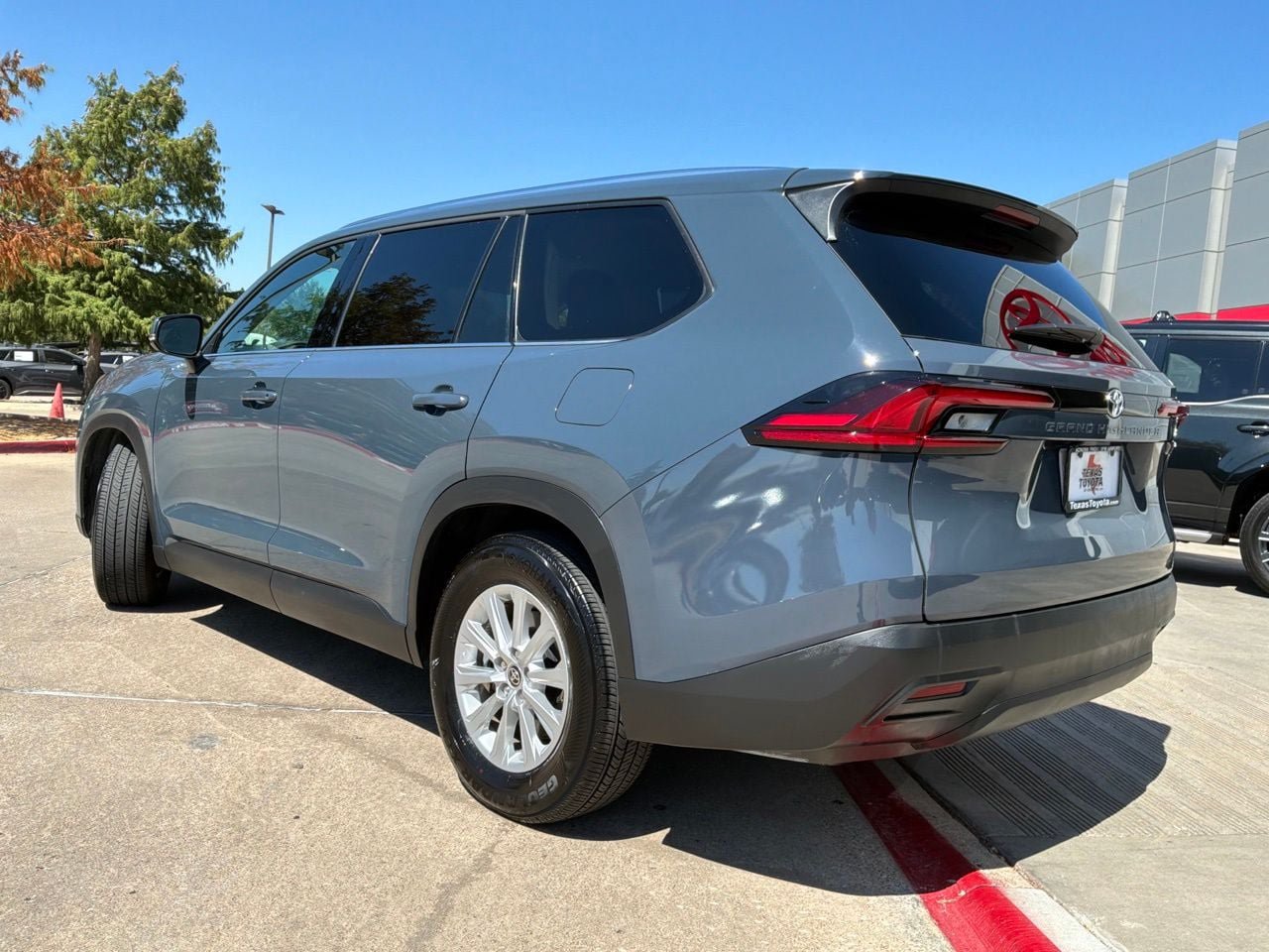Used 2026 Toyota Grand Highlander FWD image 8