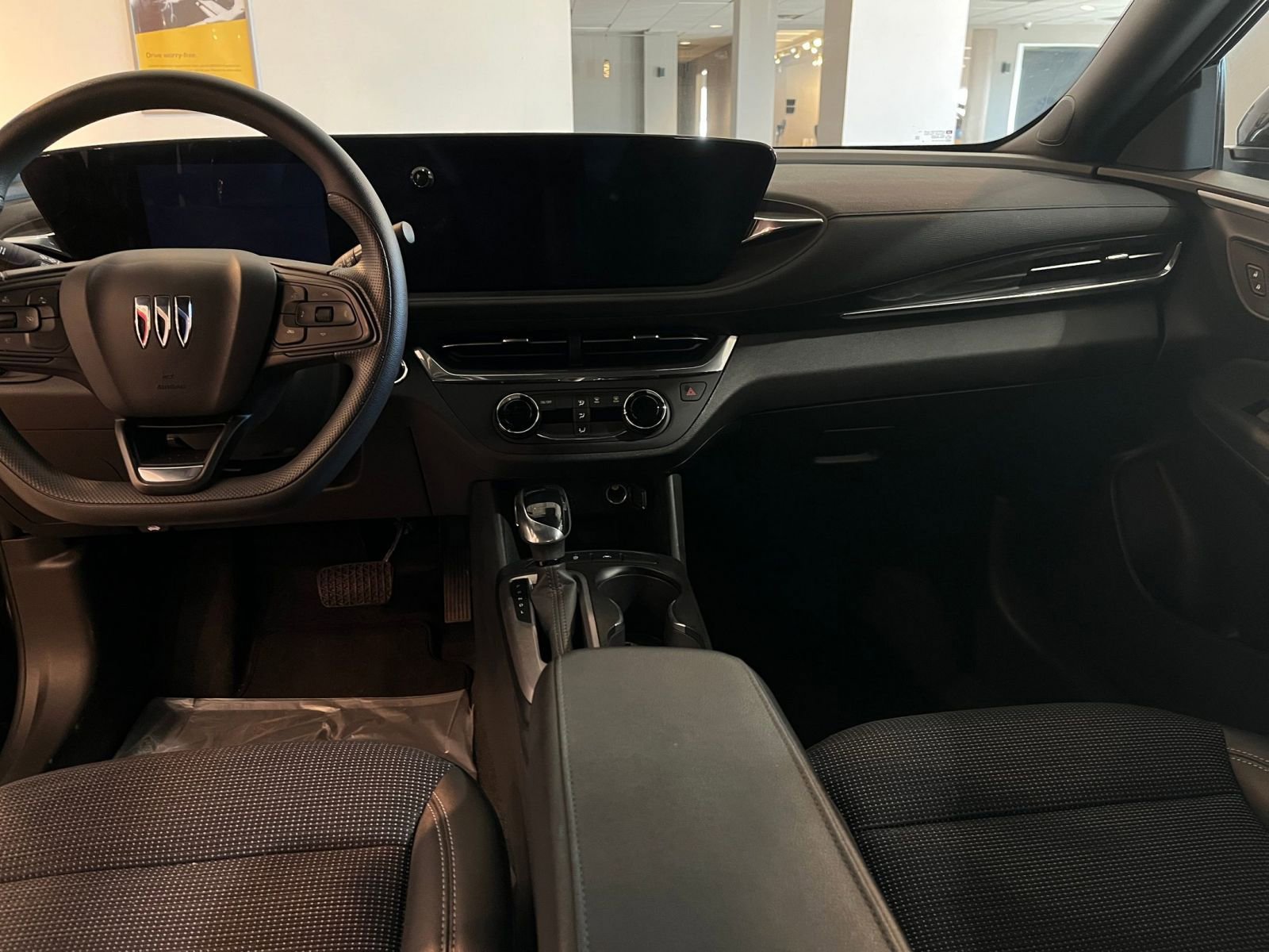 Used 2025 Buick Envista Preferred image 34