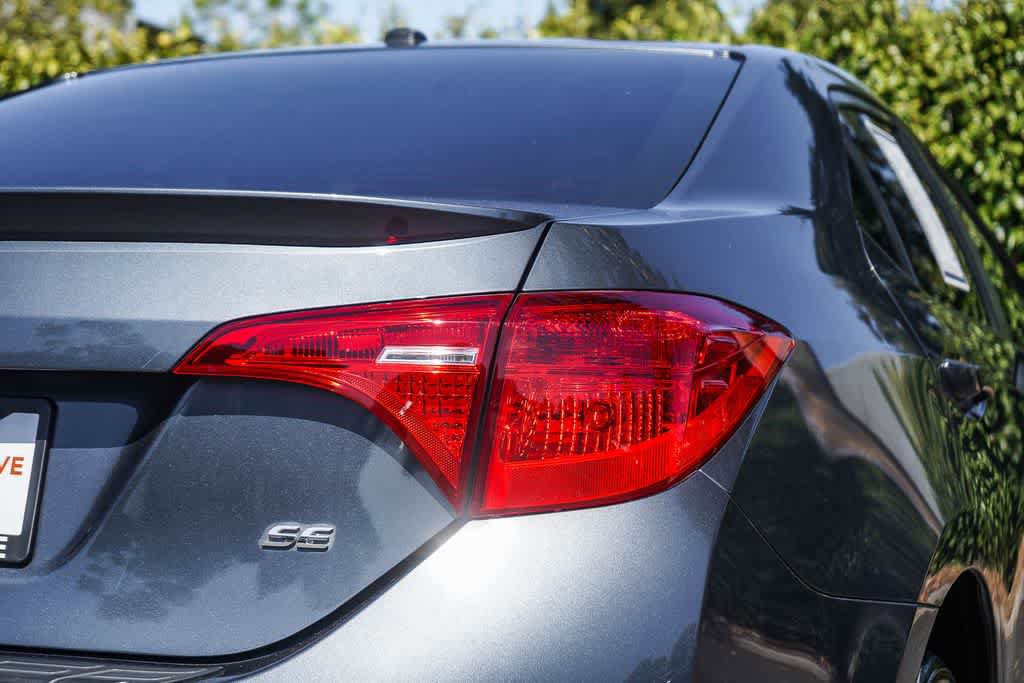Used 2017 Toyota Corolla SE w/ SE Premium Package FWD image 7