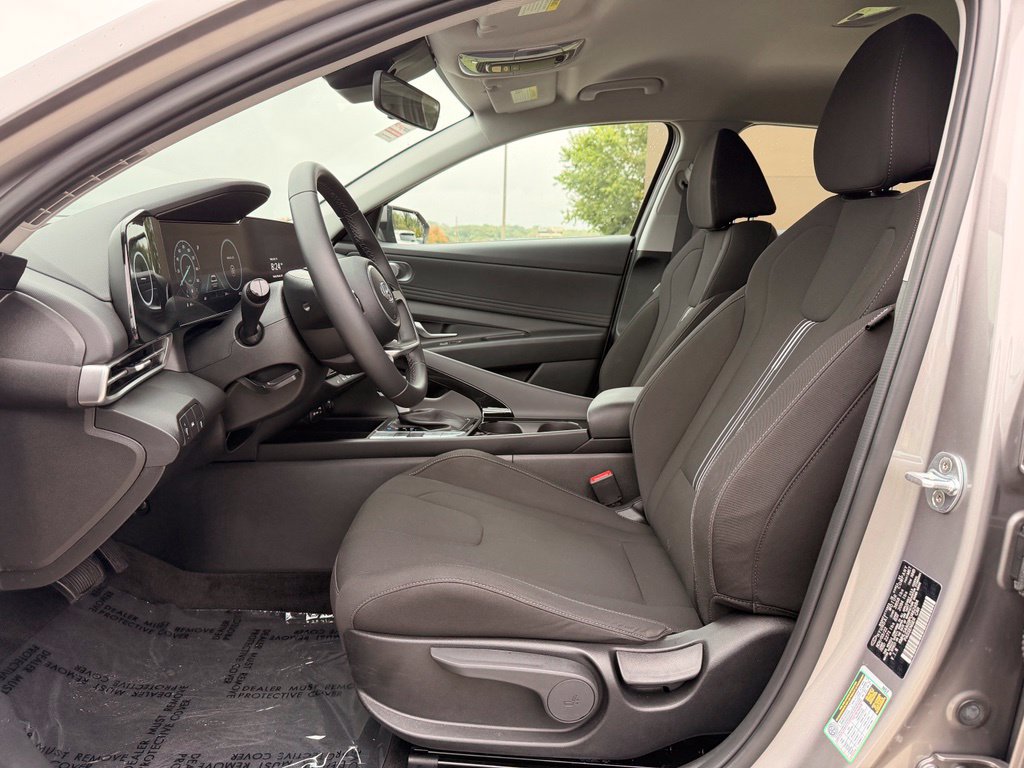 Used 2023 Hyundai Elantra SEL w/ Convenience Package FWD image 2