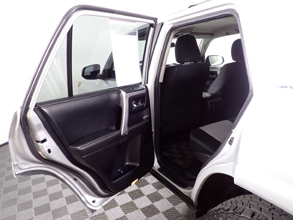 Used 2014 Toyota 4Runner SR5 AWD/4WD image 31