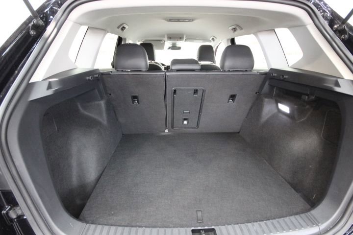 Used 2025 Volkswagen Taos SE AWD/4WD image 6