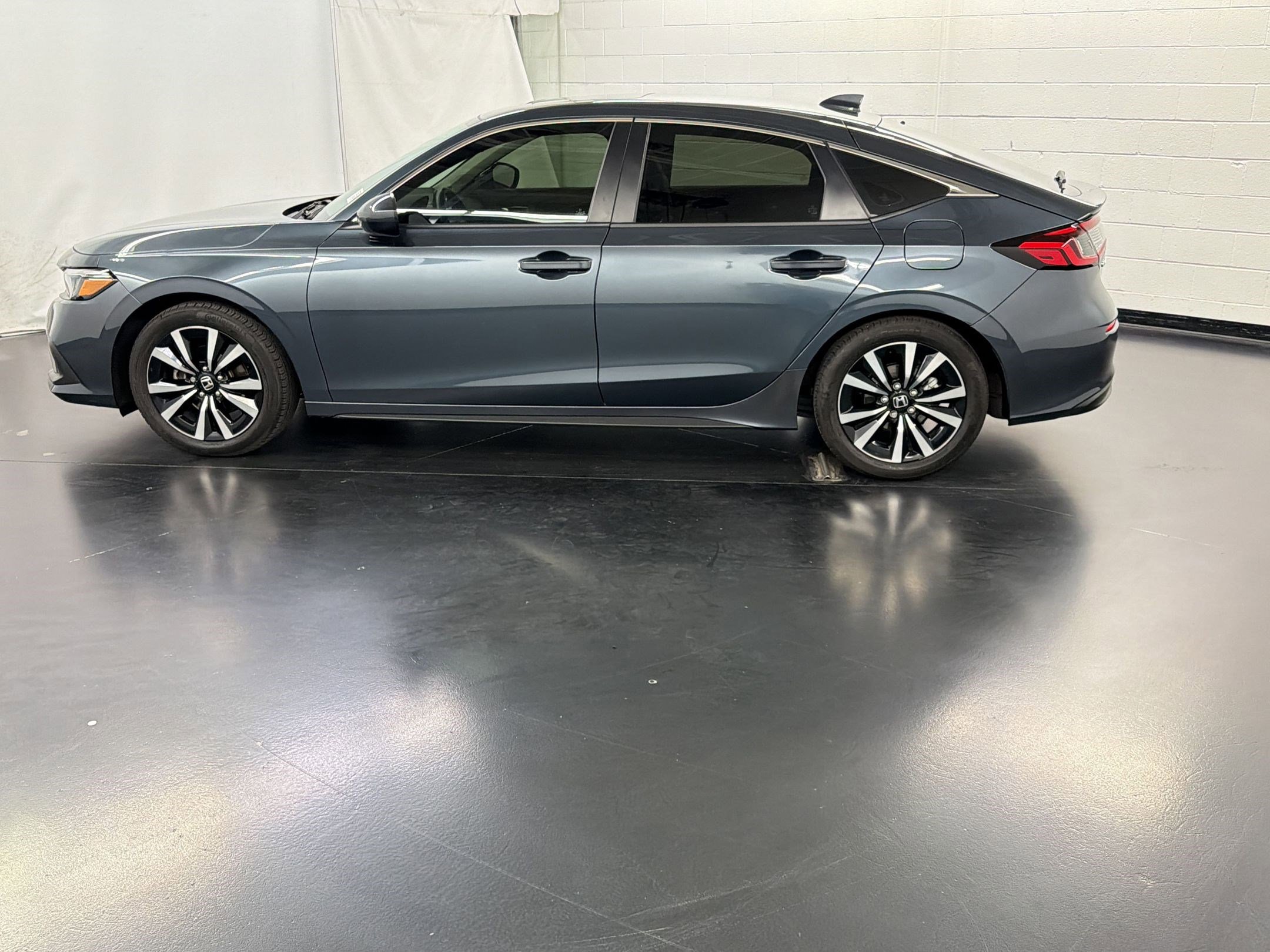 Certified 2024 Honda Civic EX-L image 2