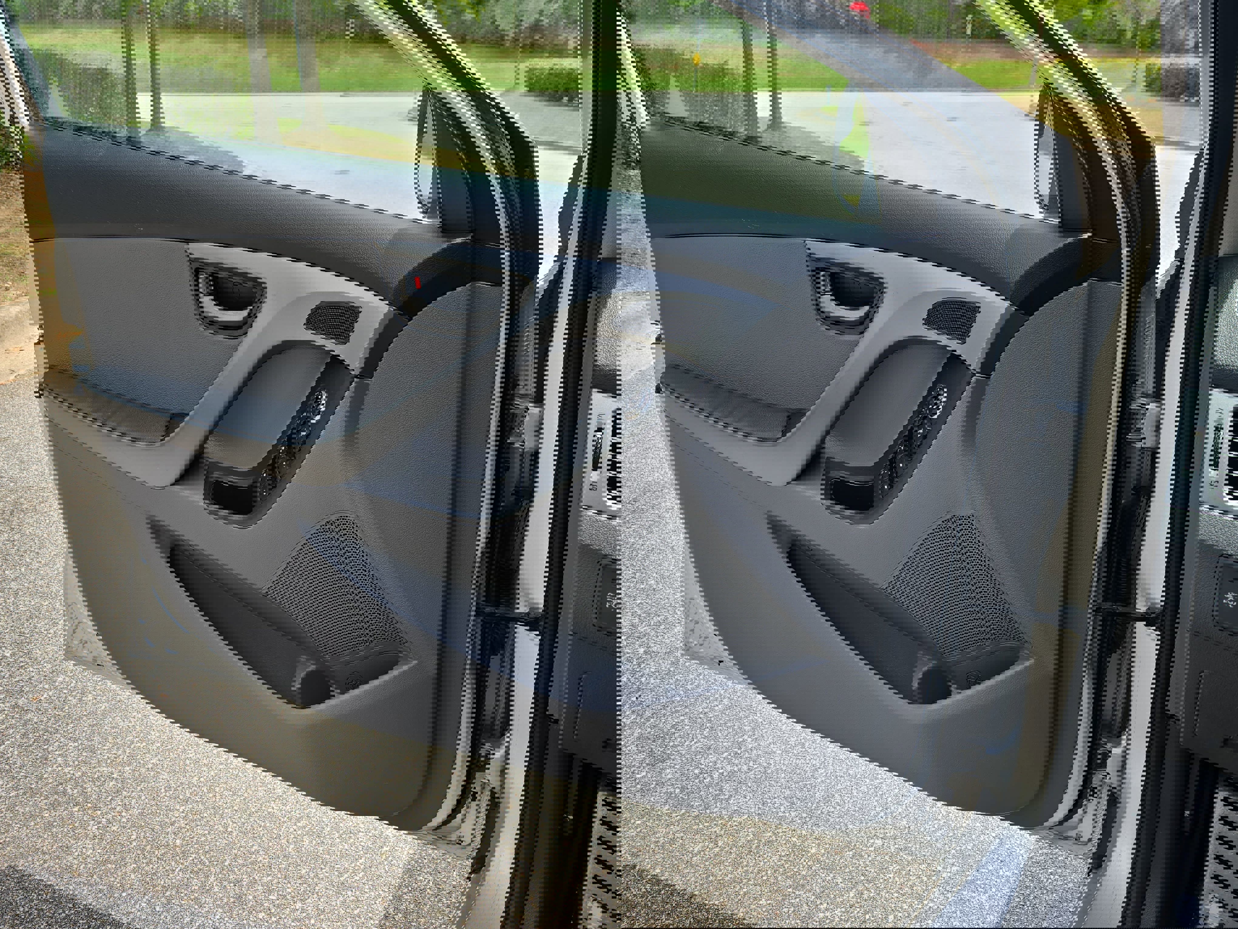 Used 2015 Hyundai Elantra Sport FWD image 25