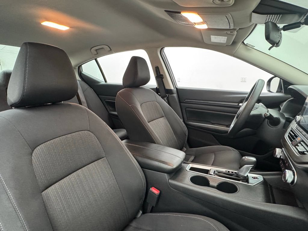 Used 2025 Nissan Altima 2.5 SV FWD image 29